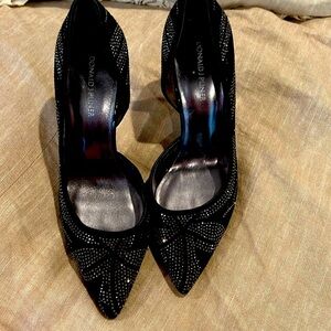 Donald J Pliner embellished kid suede “Keara” 9.5